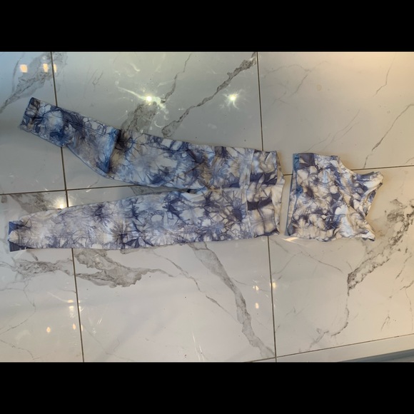 Tie dye workout set xs top and bottom - Picture 3 of 3